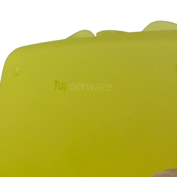 Tupperware Robyn Rabbit Lunch Set Clam Shell Sandwich Keeper Water Bottle Yellow - Picture 6 of 11